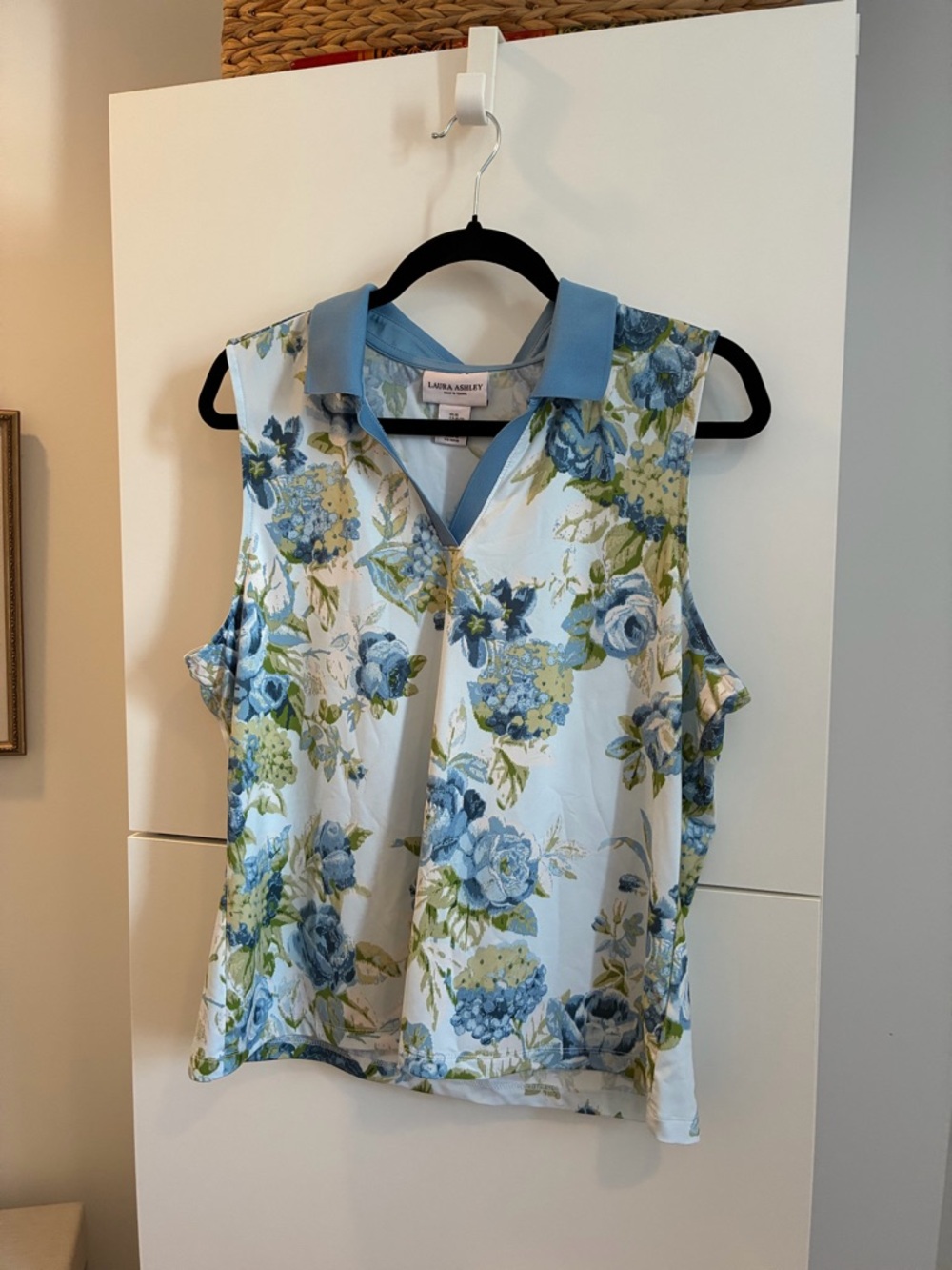 Laura Ashley Blue and Green Floral Sleeveless Collared Golf Top -Size XL